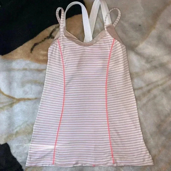 Lululemon run for gold tank - Picture 5 of 8